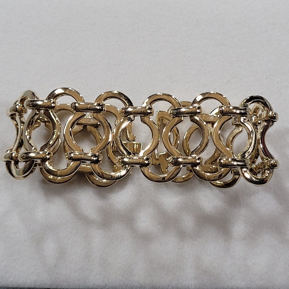Elegant Gold Bracelet for Women - Picture 3 of 9